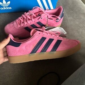 Adidas Gazelle in pink